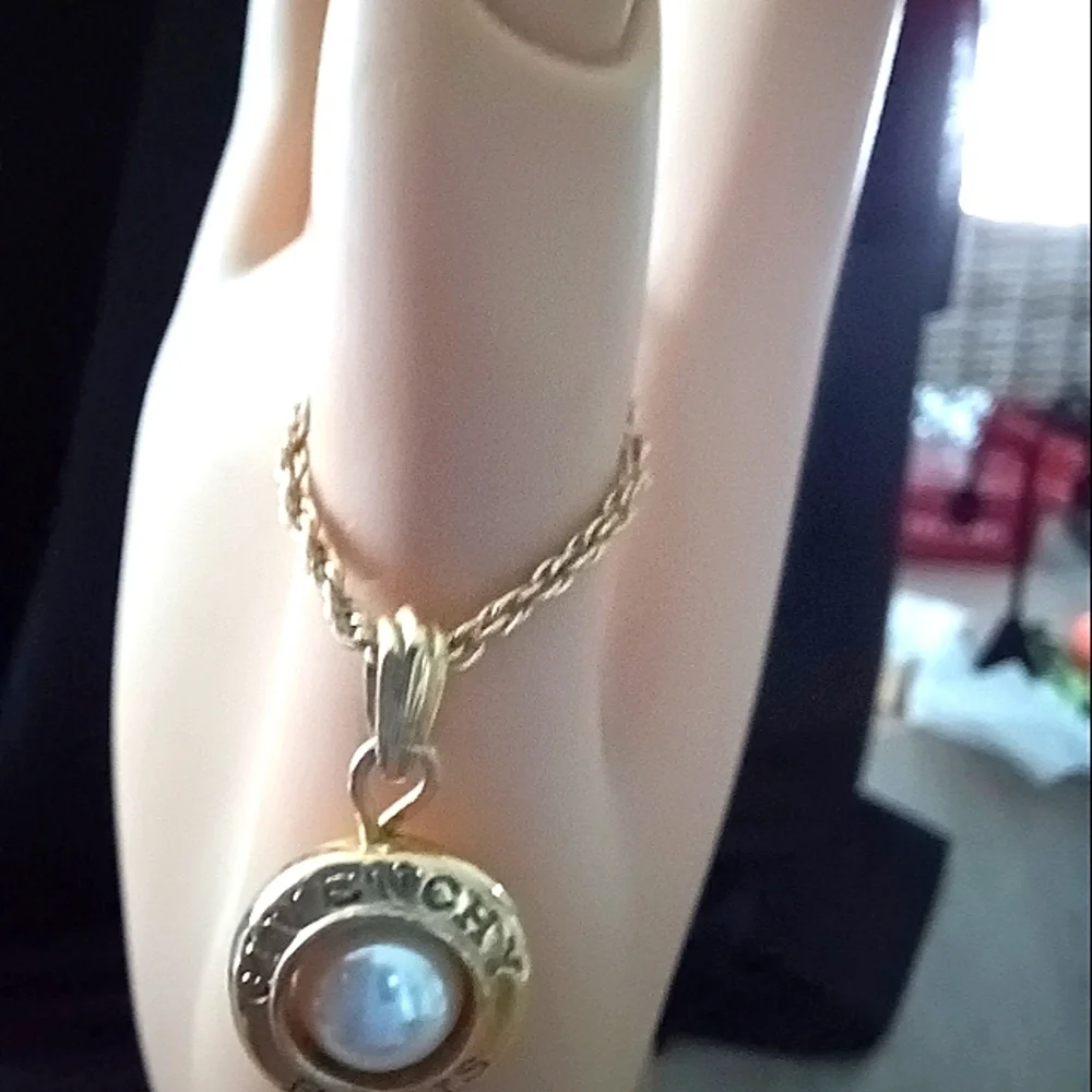 Rare Givenchy Paris Faux Pearl Matte Gold Necklace Vintage 1980s